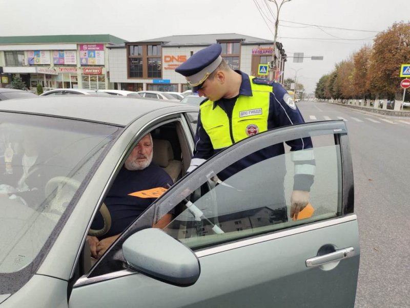 Выезд на полосу встречного движения является одним из самых частых нарушений, допускаемых водителями