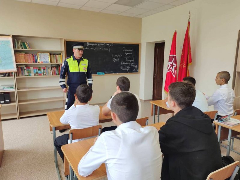 Полицейские Ардонского района провели встречу со старшеклассниками школы №1 города Ардона