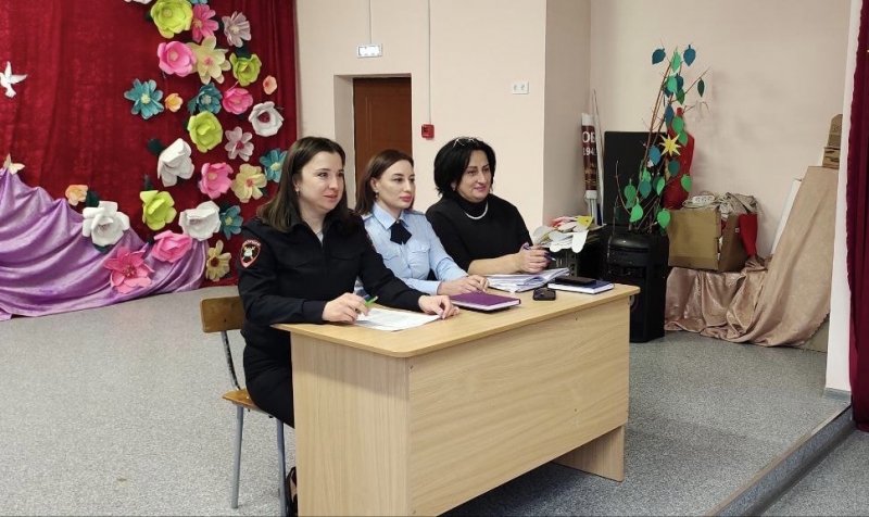 В Ардонском районе Северной Осетии полицейские приняли участие общешкольном родительском собрании