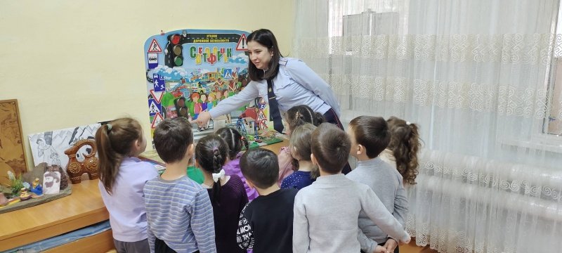 В Северной Осетии сотрудники Госавтоинспекции провели мероприятие «Автокресло – надежнее рук родителей»